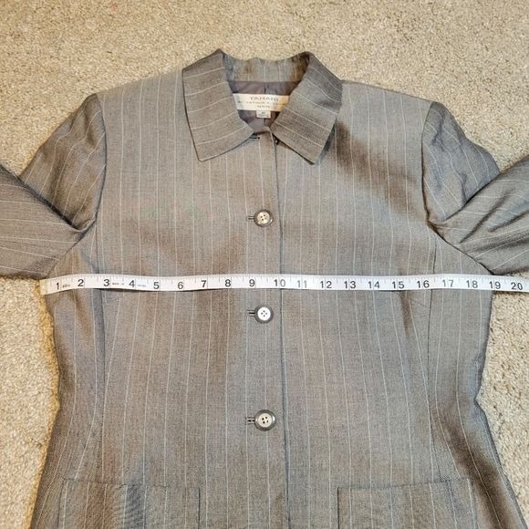 Tahari by Arthur S. Levine Pantsuit Gray Striped Size 8P - Picture 5 of 12